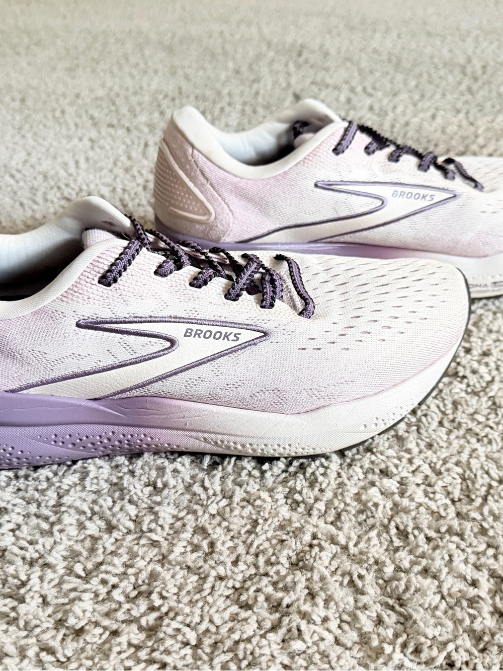 Brooks ghost 16 Women's Purple Running Sneakers size 10.5 gently used